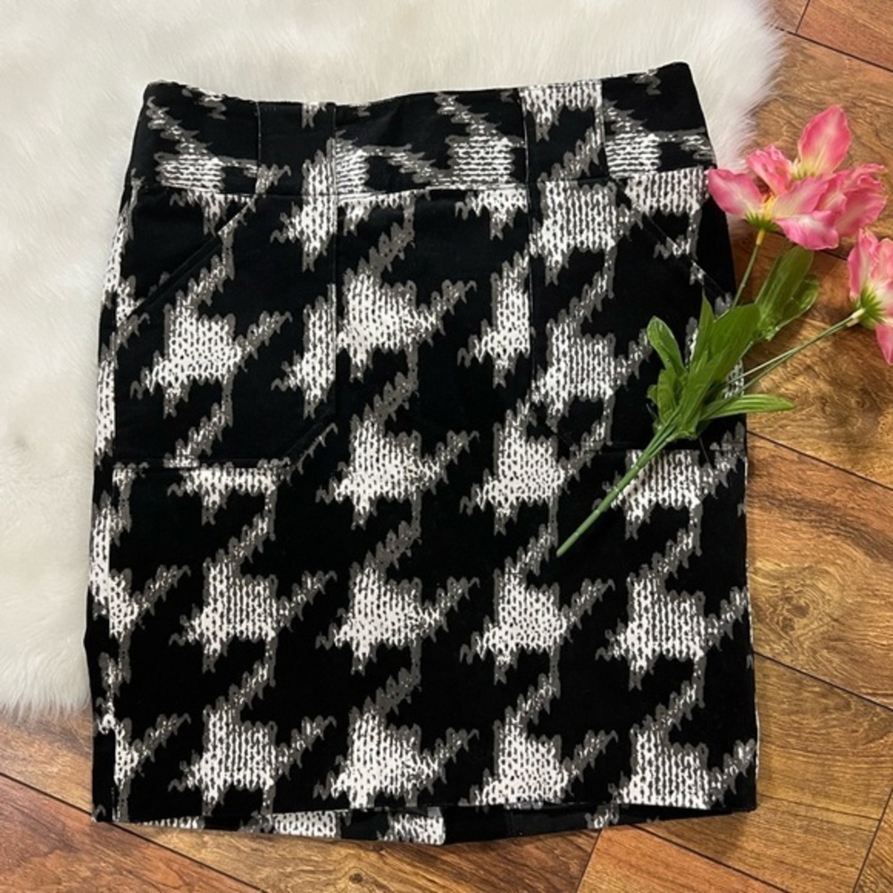 GO International Black/White/GRAY HOUNDSTOOTH Corduroy Skirt Size 5 B6-1
